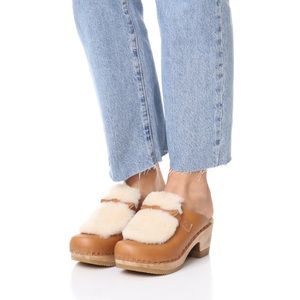 No. 6 shearling fur slide clogs in palomino/cream
